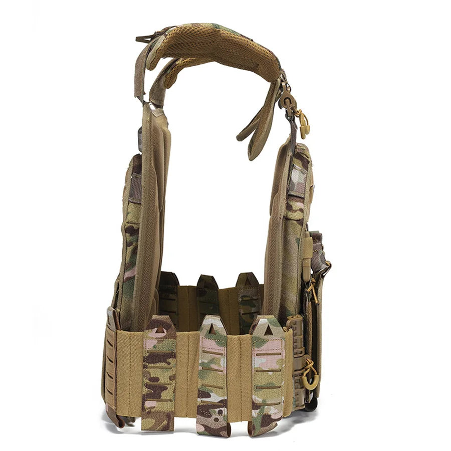 Lightweight design hunting vest with hidden triple equipment bag in front, made of wear-resistant and tear resistant material
