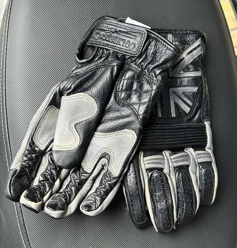 A pair Unisex Retro Genuine Leather Motorcycle Gloves Breathable protection Scooter Motocross Driving Gloves Touch Screen